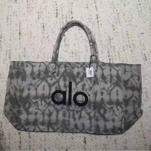 ALO Yoga Patterned Gray Tote Bag